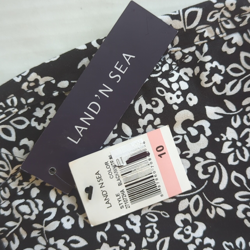 NWT Land'N Sea Floral Shorts 10 Black White Pockets Pattern - Picture 2 of 13